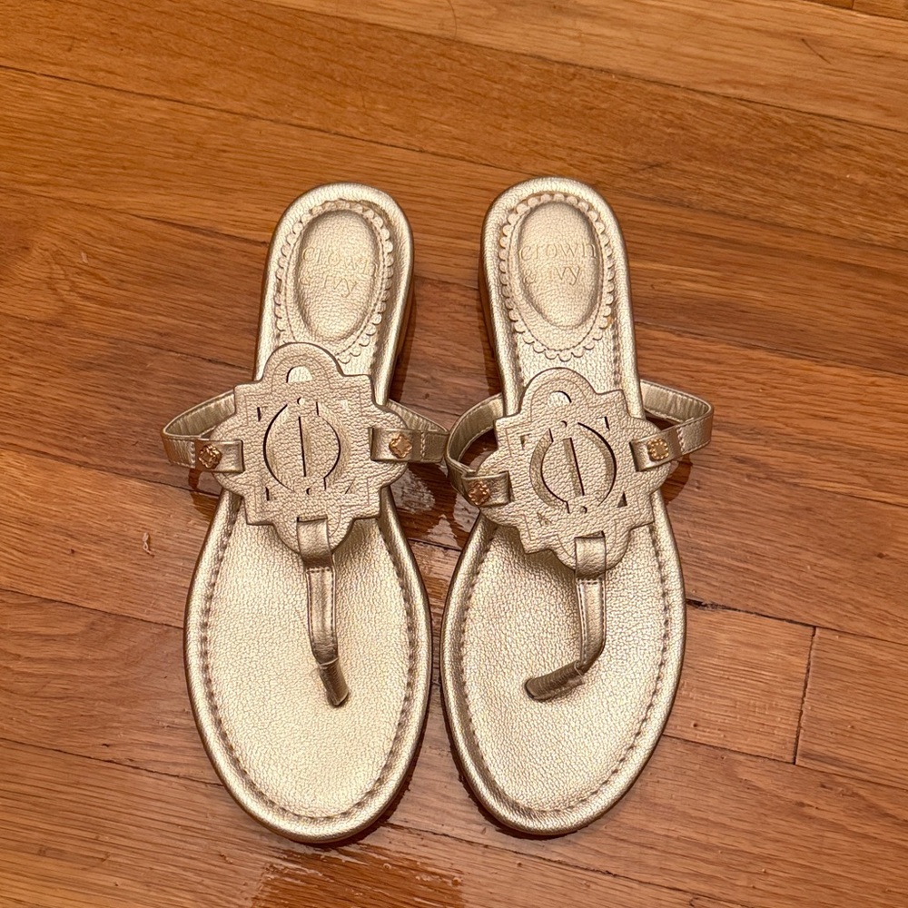 Crown & Ivy Gold Women's Sandals